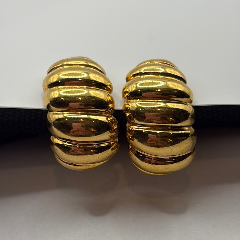 80’s Napier 24 karat Gold-Tone Ribbed Earrings Clip on Screw Backs